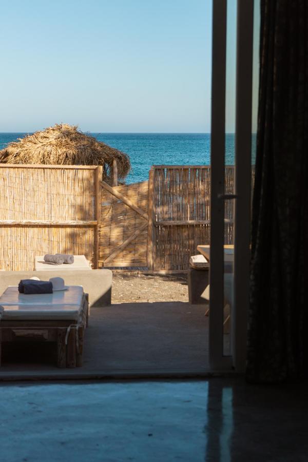Demilmar Luxury Suites Perissa  Exterior photo